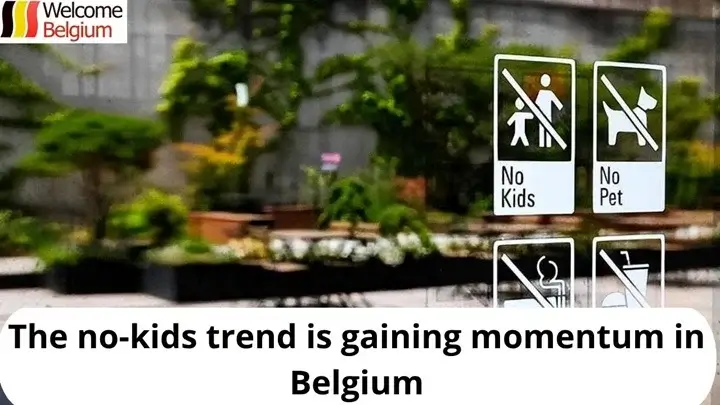 Panneau « No Kids » à l’entrée d’un café